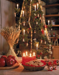 блесна   В основном мы используем для украшения елки, но вы также можете сделать впечатляющие рождественские украшения